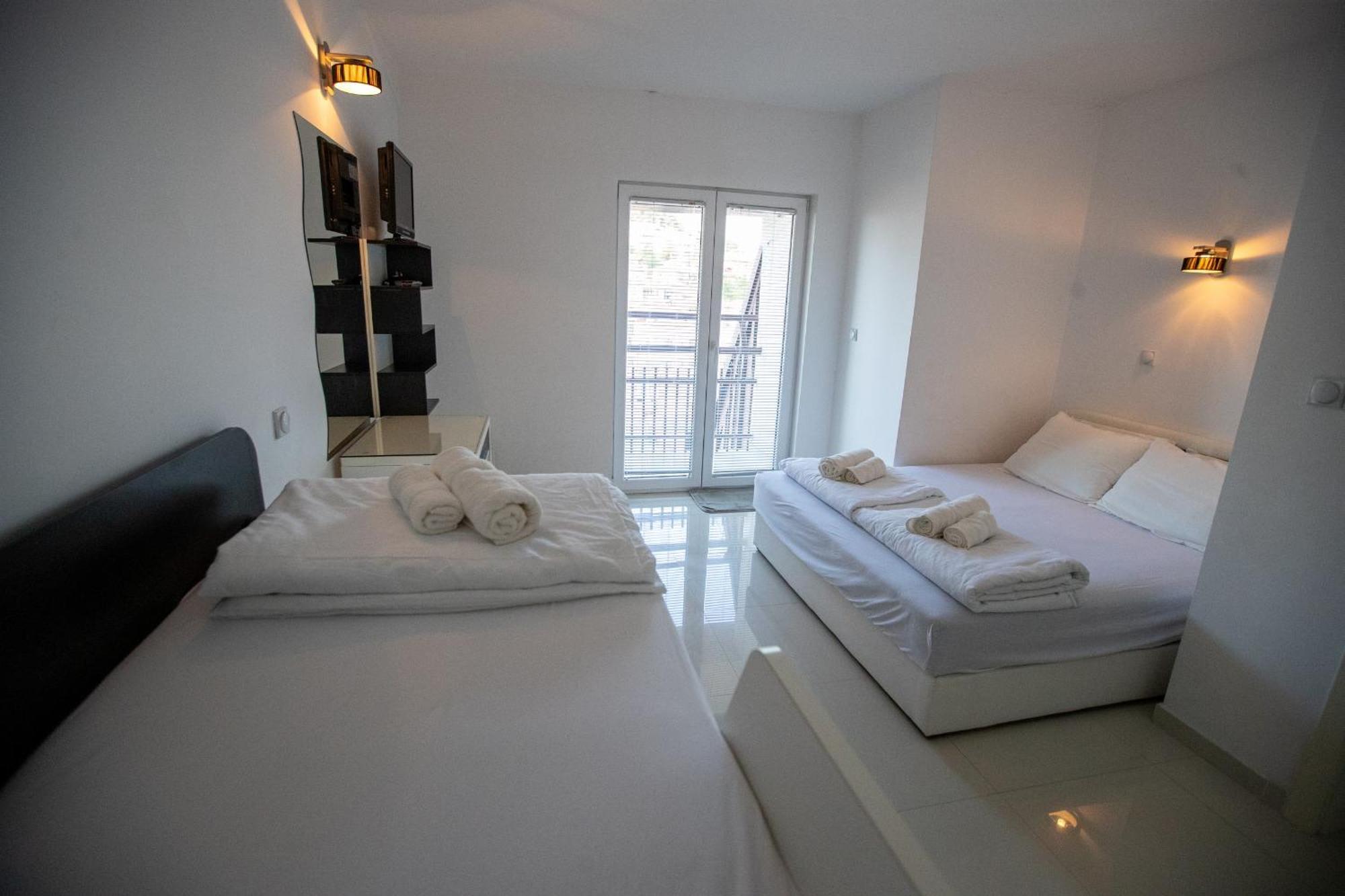 Lake View Double Balcony City Center Apartment In Охрид Екстер'єр фото